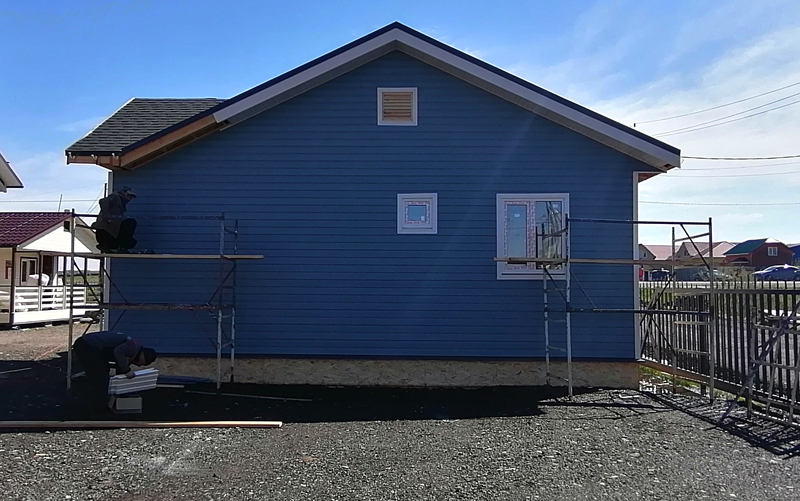 Отделка свайно-винтового фундамента плитами ОСП