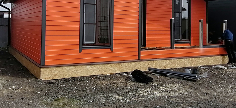 Отделка свайно-винтового фундамента плитами ОСП-2